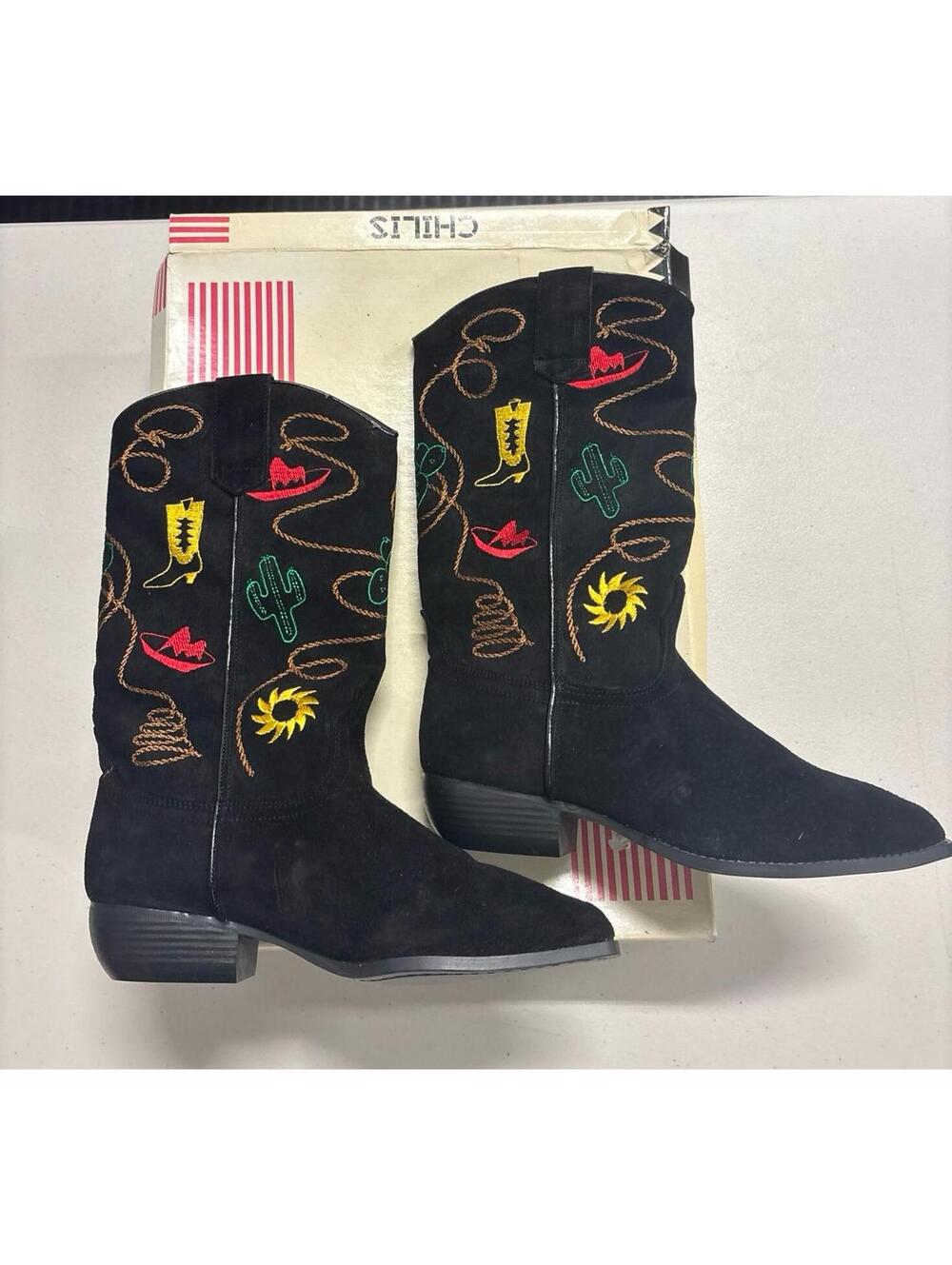 NWT - Chilis cowboy Boots 1993  (review photos for blemishes) Dillards size 7